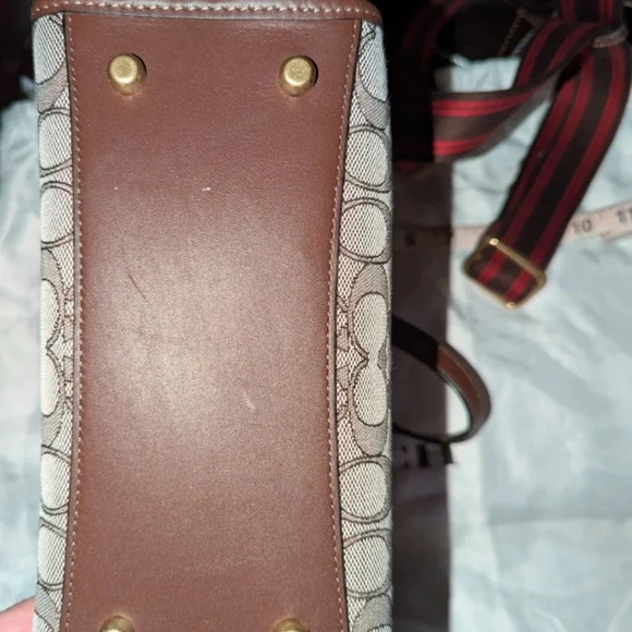 Coach Field Tote 22 Signature Jacquard Canvas  & Leather, EXCELLENT Condition - Picture 4 of 5